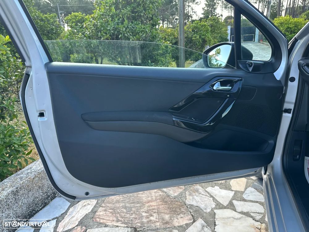 Peugeot 208 HDi 68 Like - 9