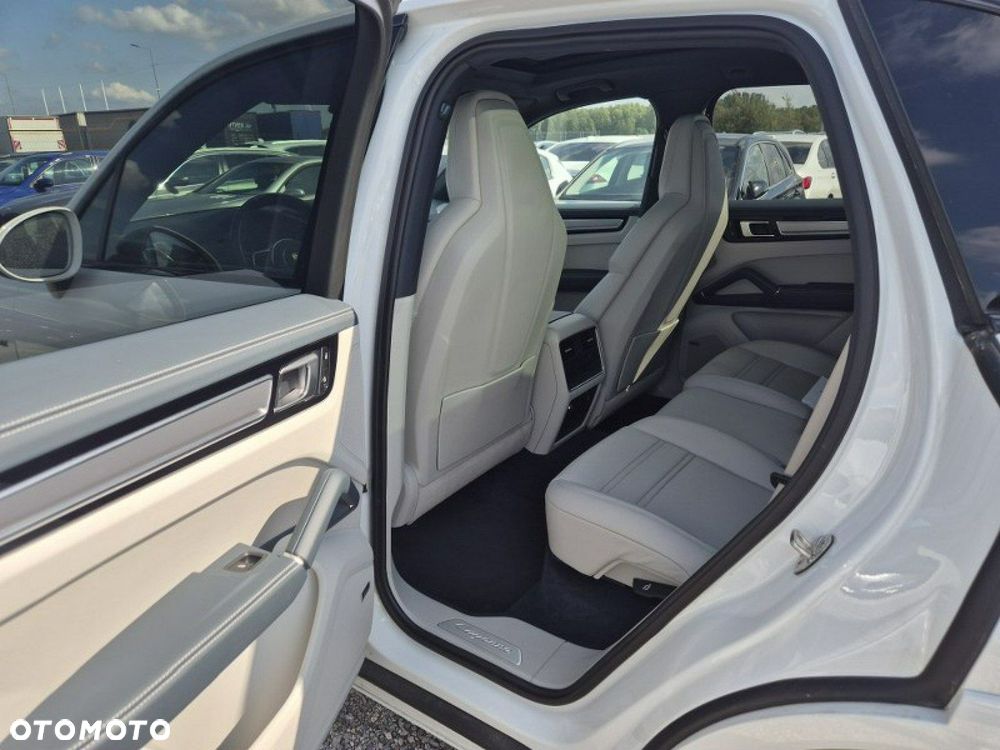Porsche Cayenne - 12