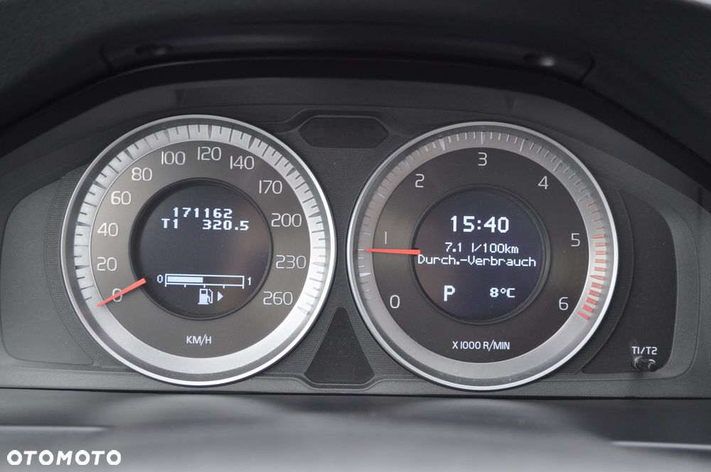 Volvo V60 D4 Geartronic Momentum - 23