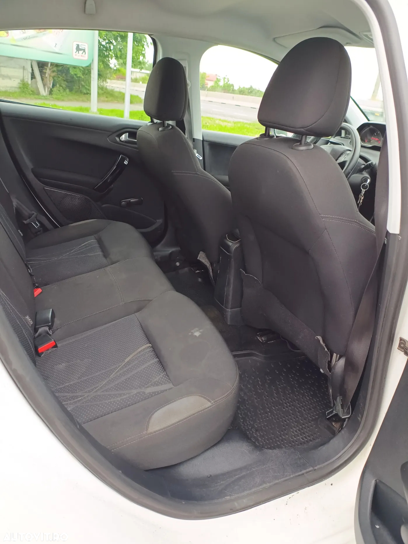 Peugeot 208 - 5