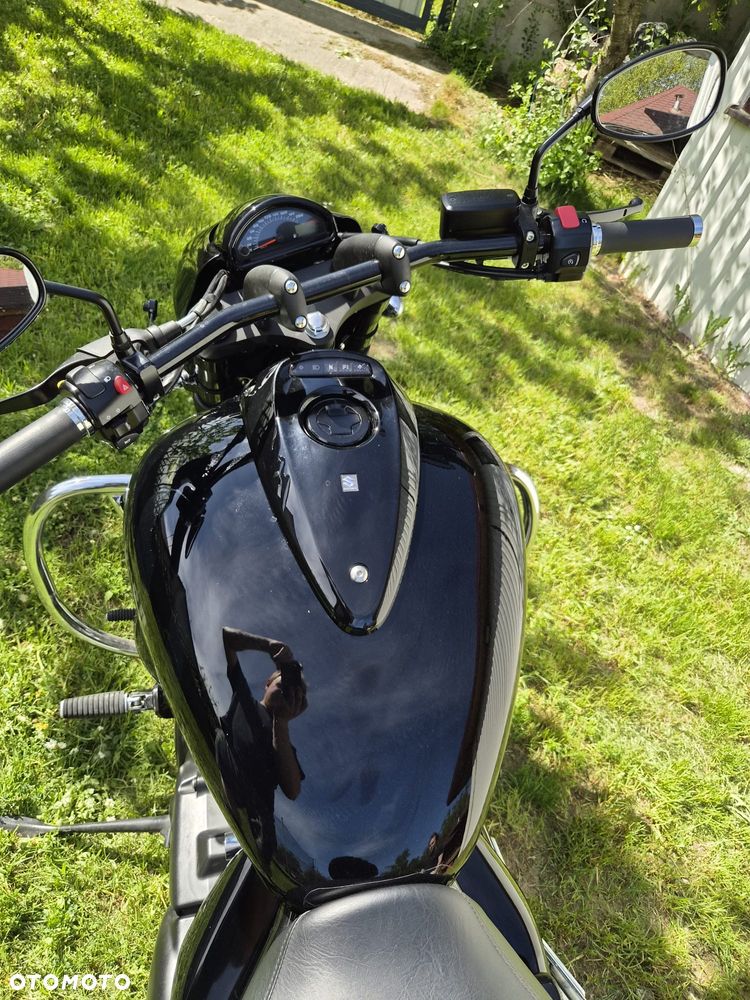 Suzuki Intruder - 5