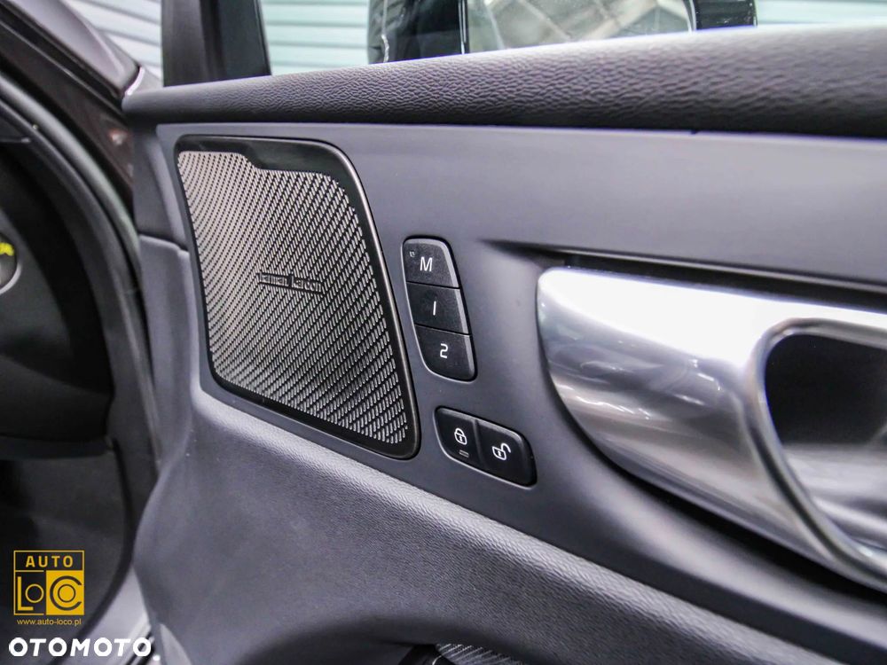 Volvo XC 60 B4 D AWD Plus Dark - 33