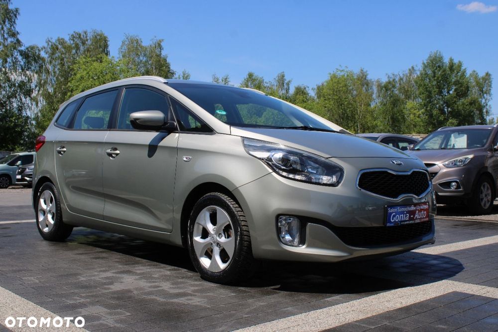Kia Carens - 8