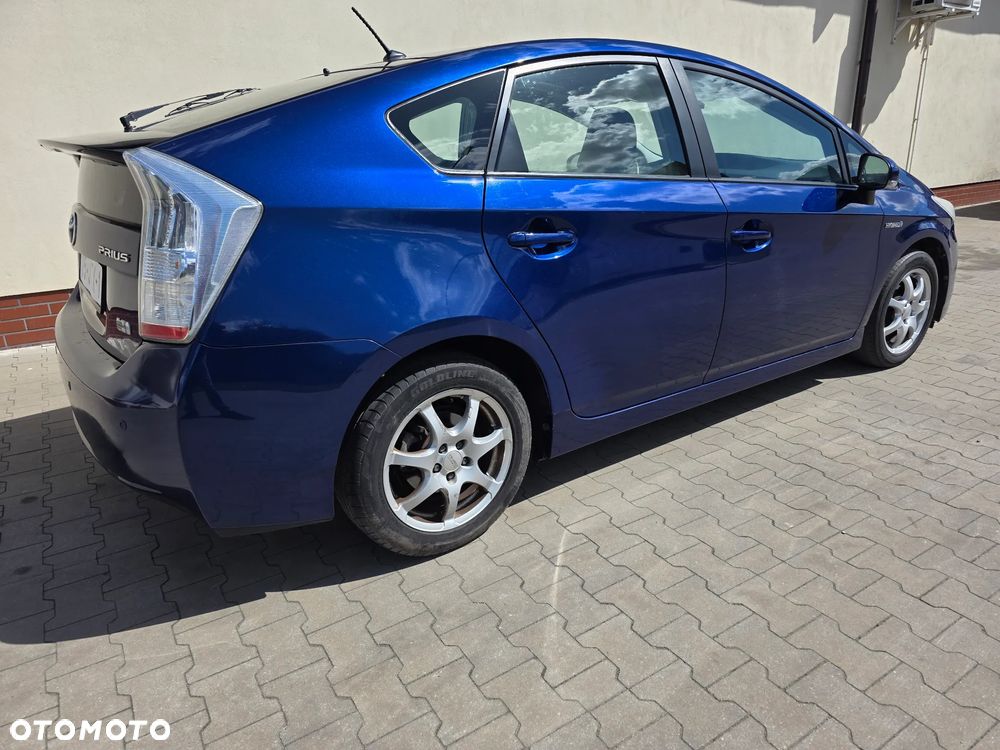 Toyota Prius (Hybrid) - 3