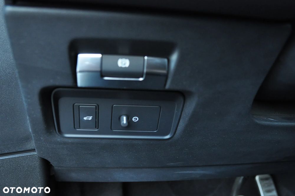 Land Rover Range Rover Evoque P200 R-Dynamic SE - 36