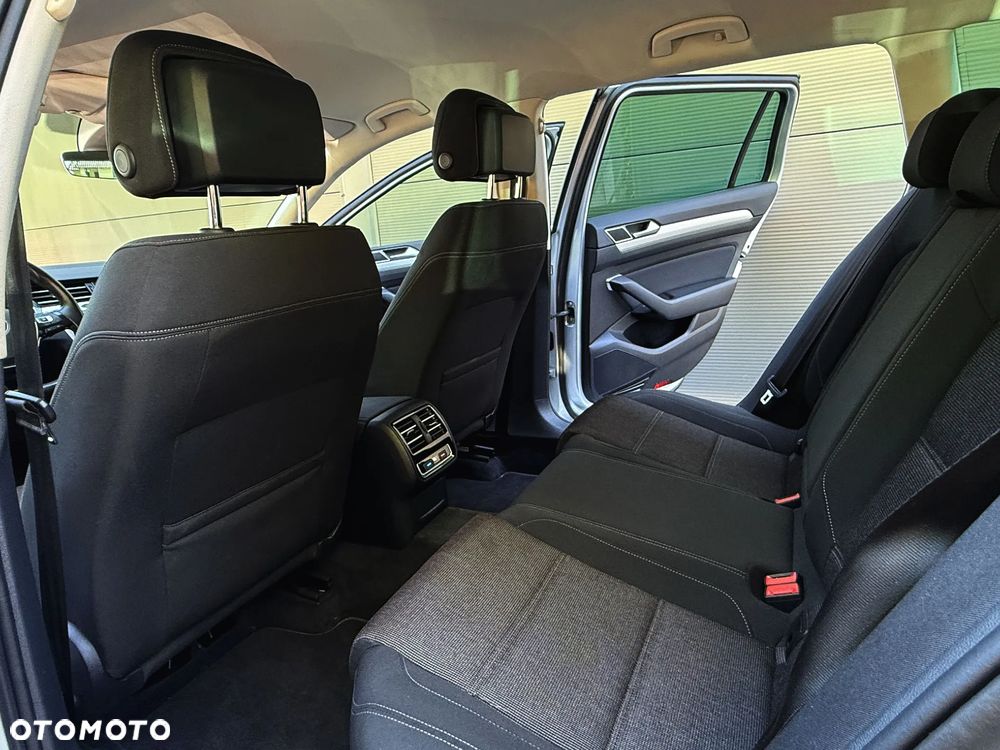 Volkswagen Passat 2.0 TDI SCR DSG Highline - 17