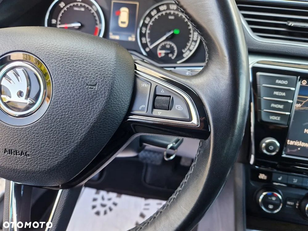 Skoda Superb Combi 2.0 TDI DSG SportLine - 29