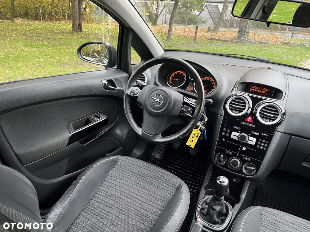 Opel Corsa 1.2 16V Cosmo - 13