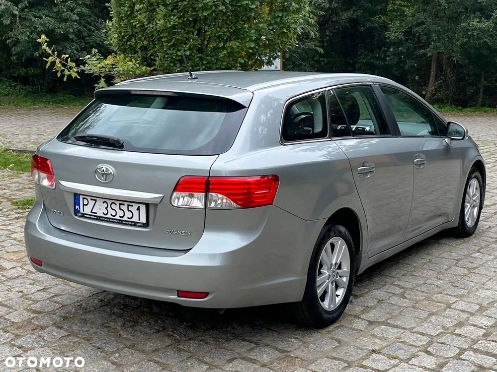 Toyota Avensis 2.0 D-4D Luna - 4
