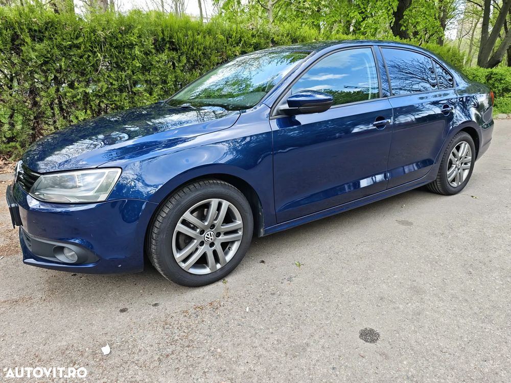 Volkswagen Jetta - 2