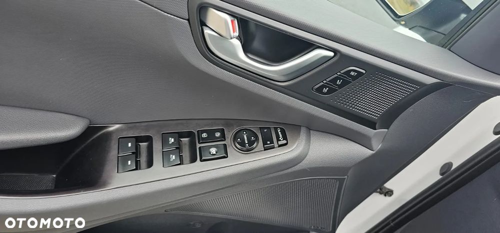 Hyundai IONIQ - 12