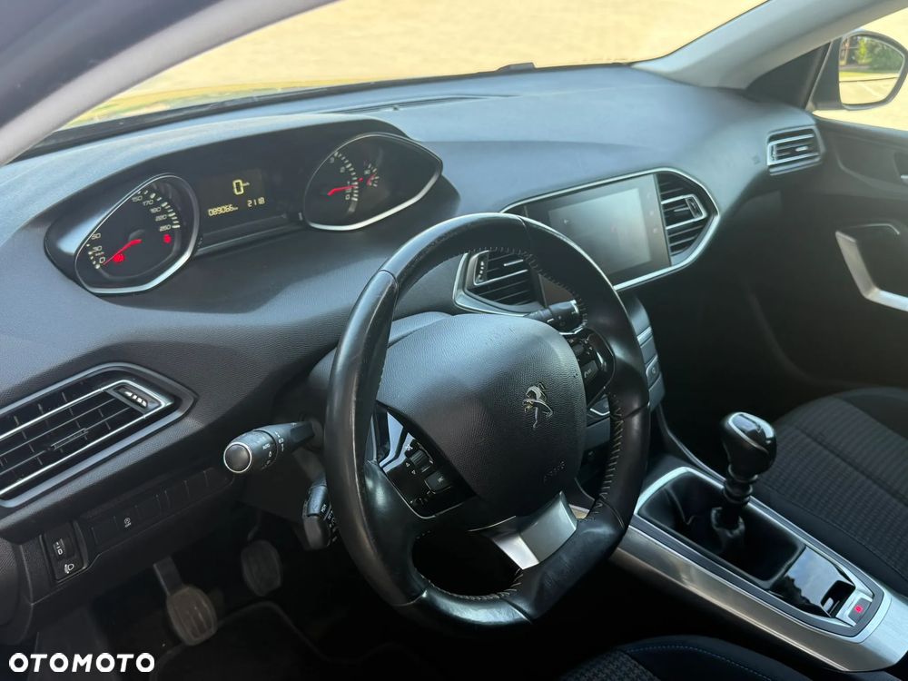 Peugeot 308 1.2 PureTech Active Pack S&S - 38