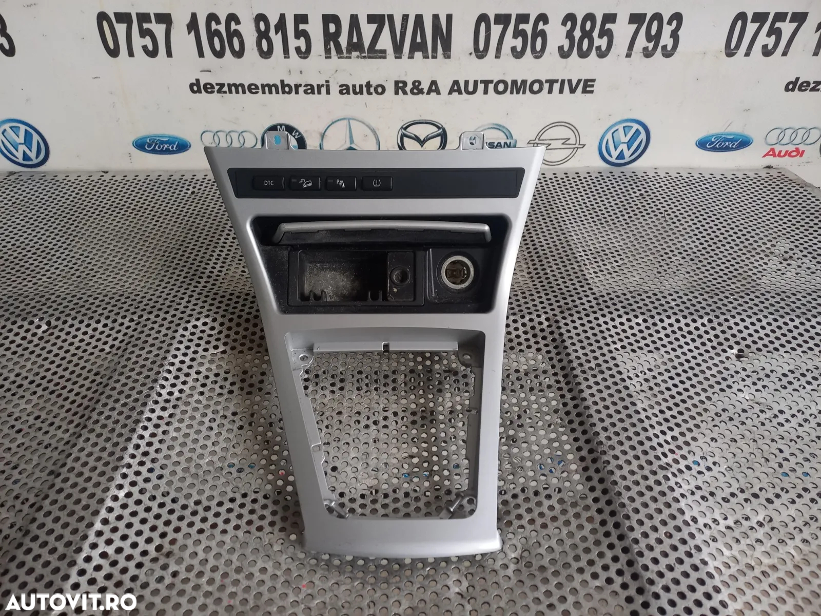 Ornament Consola Centrala Scrumiera Butoane Bmw X3 Volan Stanga Dezmembrez - Dezmembrari Arad - 5