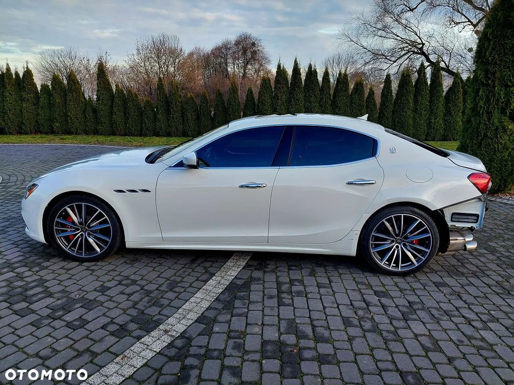 Maserati Ghibli GranSport - 12