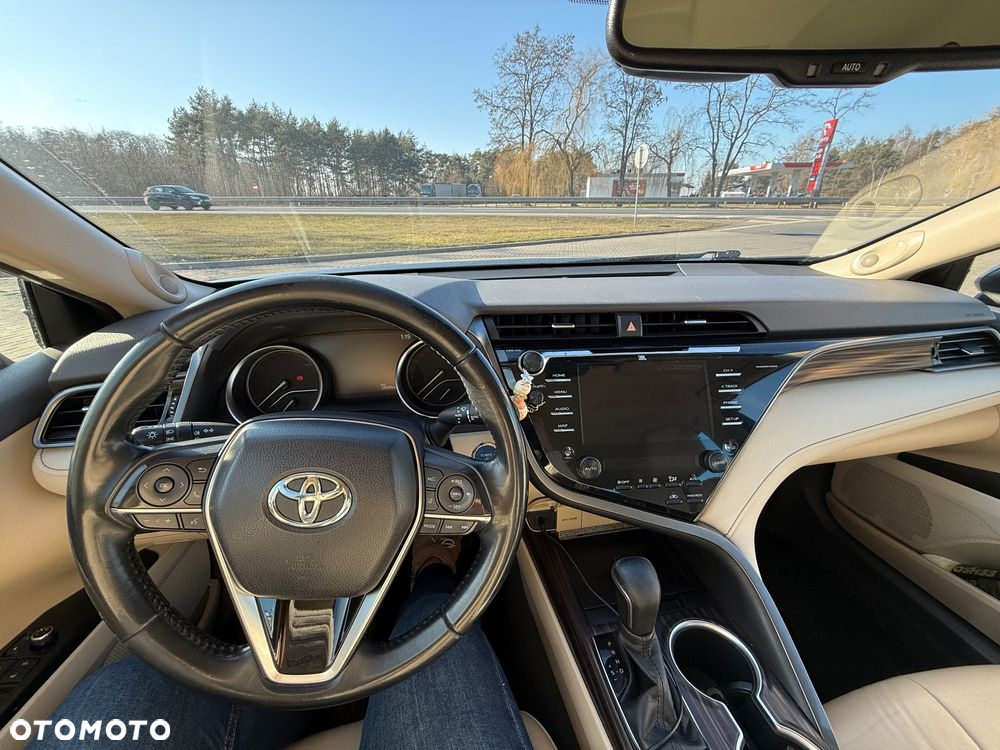 Toyota Camry 2.5 Hybrid Executive CVT - 10
