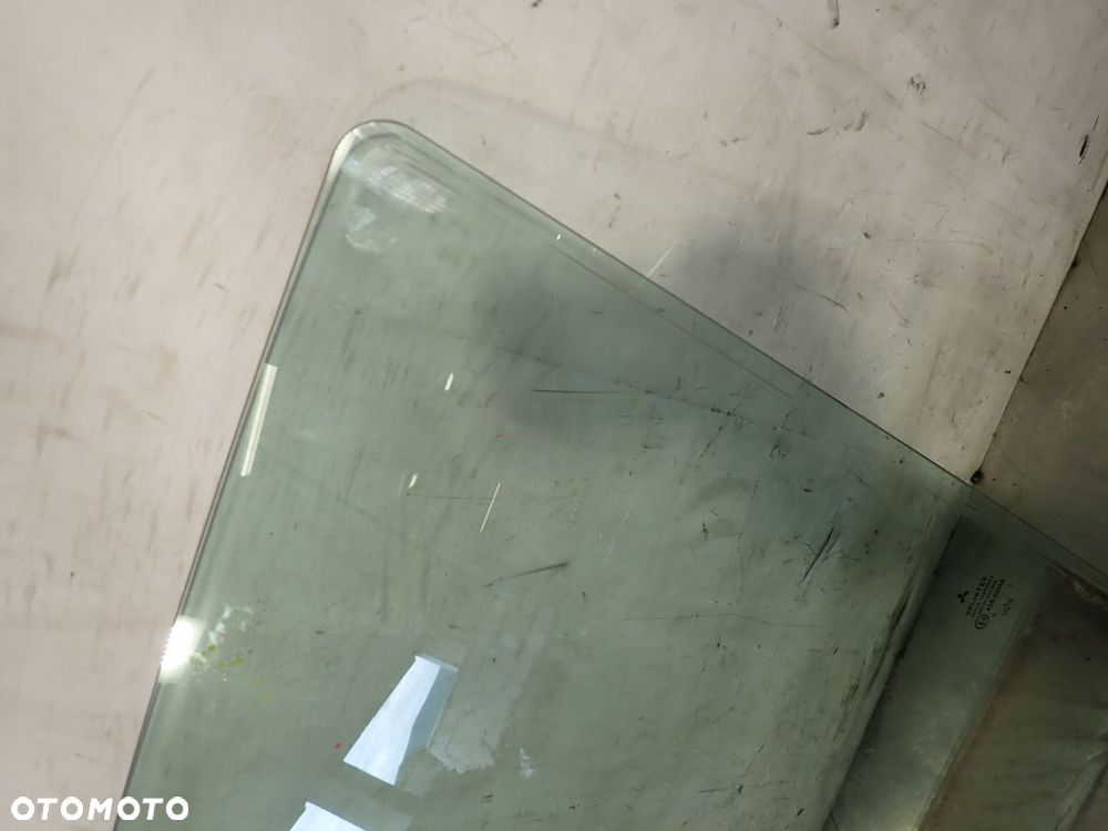 SZYBA BOCZNA LEWA PRZEDNIA DRZWI MITSUBISHI COLT CZ3 1.3 - 5