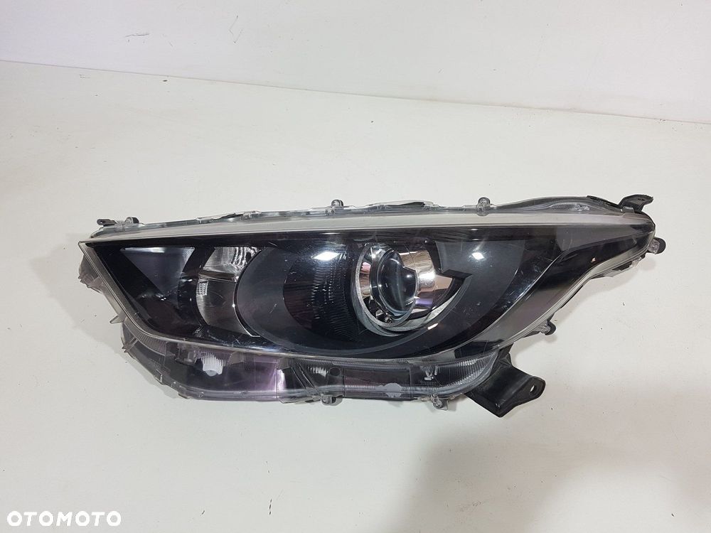 TOYOTA YARIS IV 4 LAMPA PRZÓD PRZEDNIA LEWA EUROPA ORYGINAŁ - 1