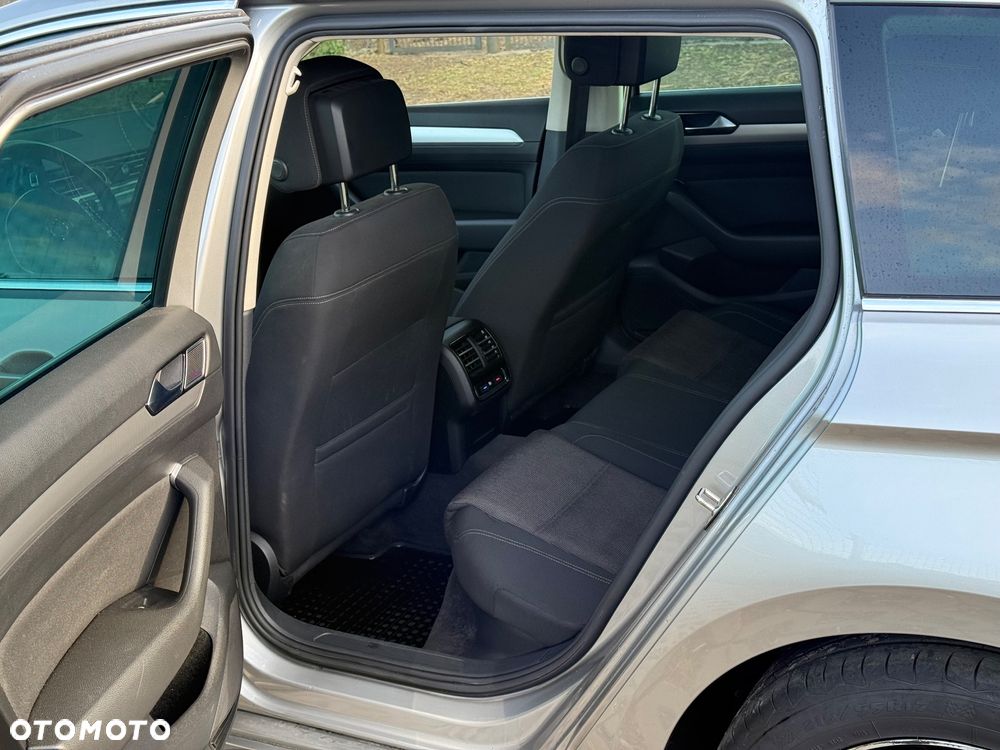 Volkswagen Passat - 10