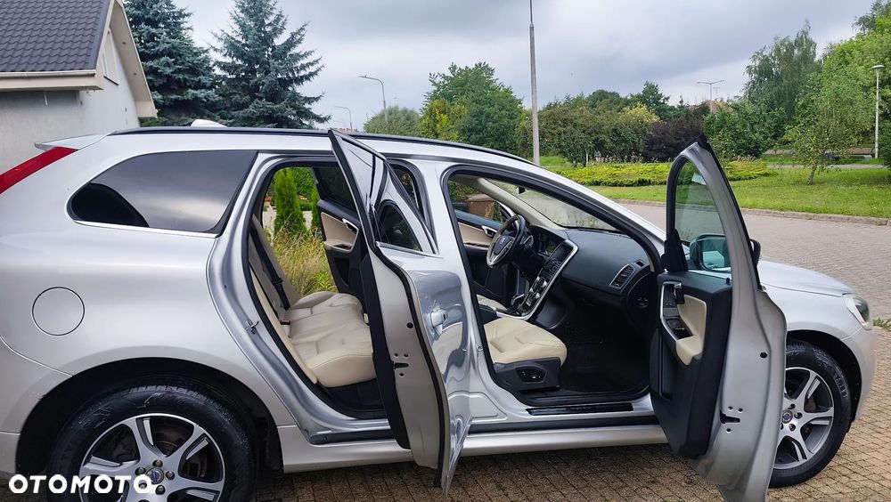 Volvo XC 60 D5 AWD Momentum - 28