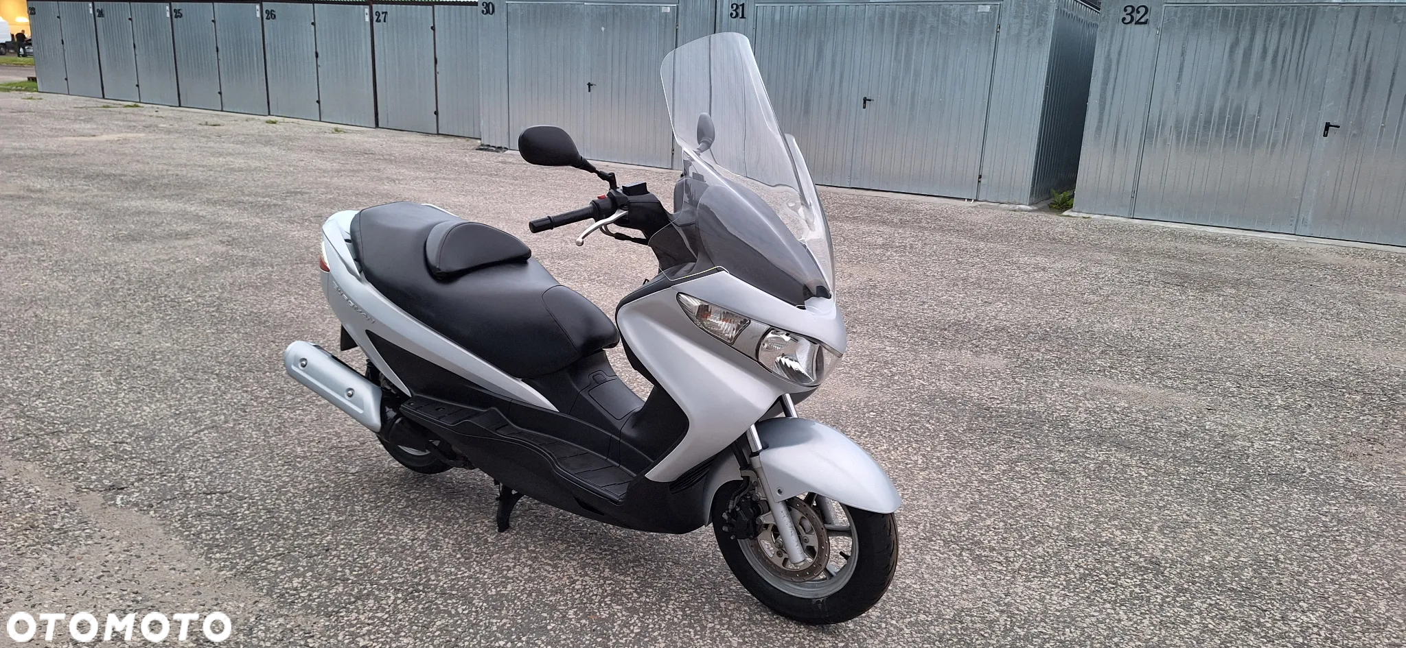 Suzuki Burgman - 13