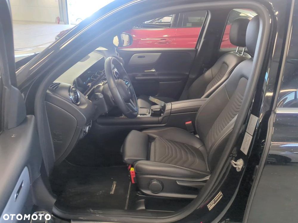 Mercedes-Benz GLB 200 7G-DCT - 8
