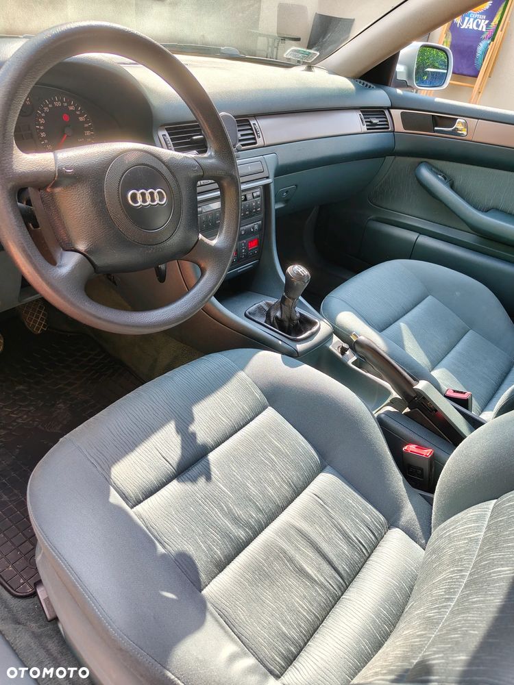 Audi A6 Limousine 2.4 - 6
