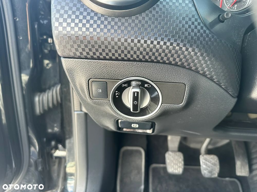 Mercedes-Benz Klasa A 180 (BlueEFFICIENCY) Style - 32