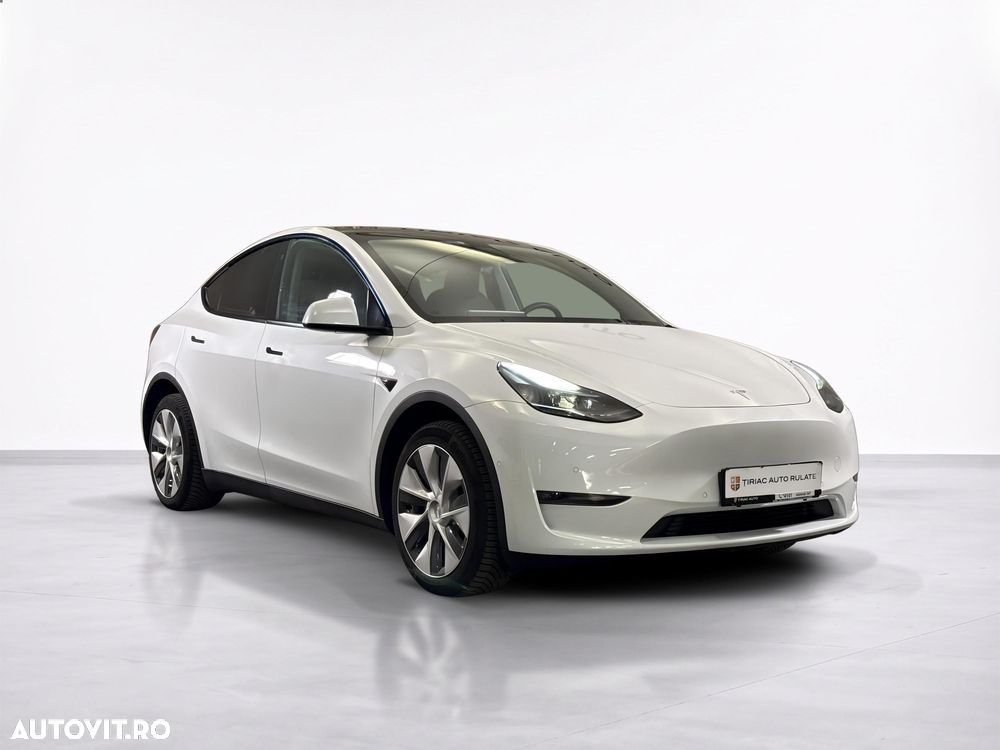 Tesla Model Y - 8