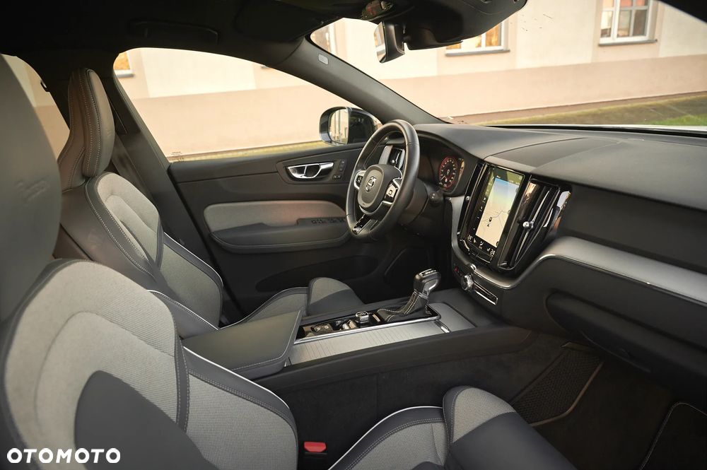 Volvo XC 60 D4 R-Design - 28