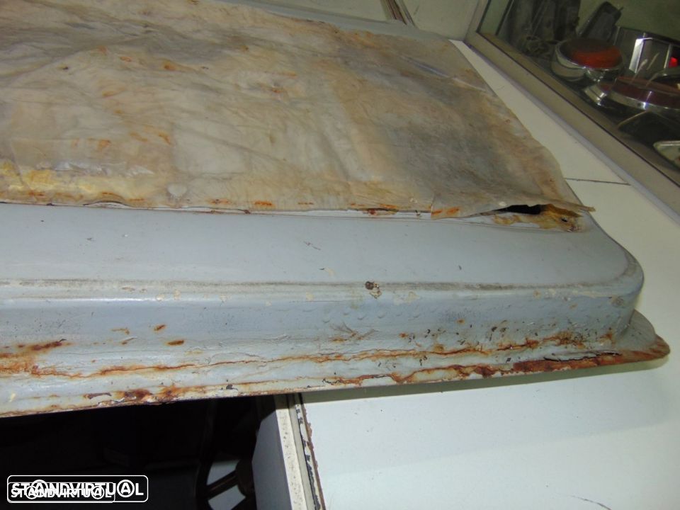 Ford Escort VAN II - porta direita tem o canto da frente em baixo; a porta é igual ao Escort MKI3PT - 2