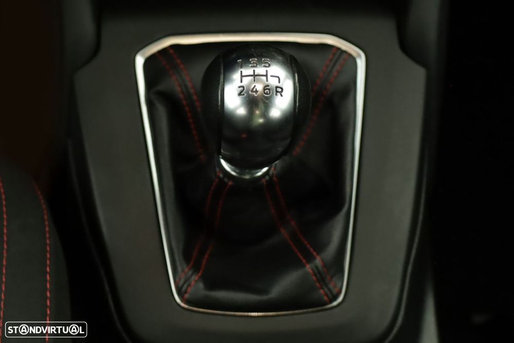 Ford Focus 1.0 EcoBoost MHEV ST-Line X - 14