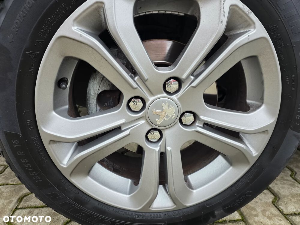 Peugeot 208 1.2 PureTech Allure - 11