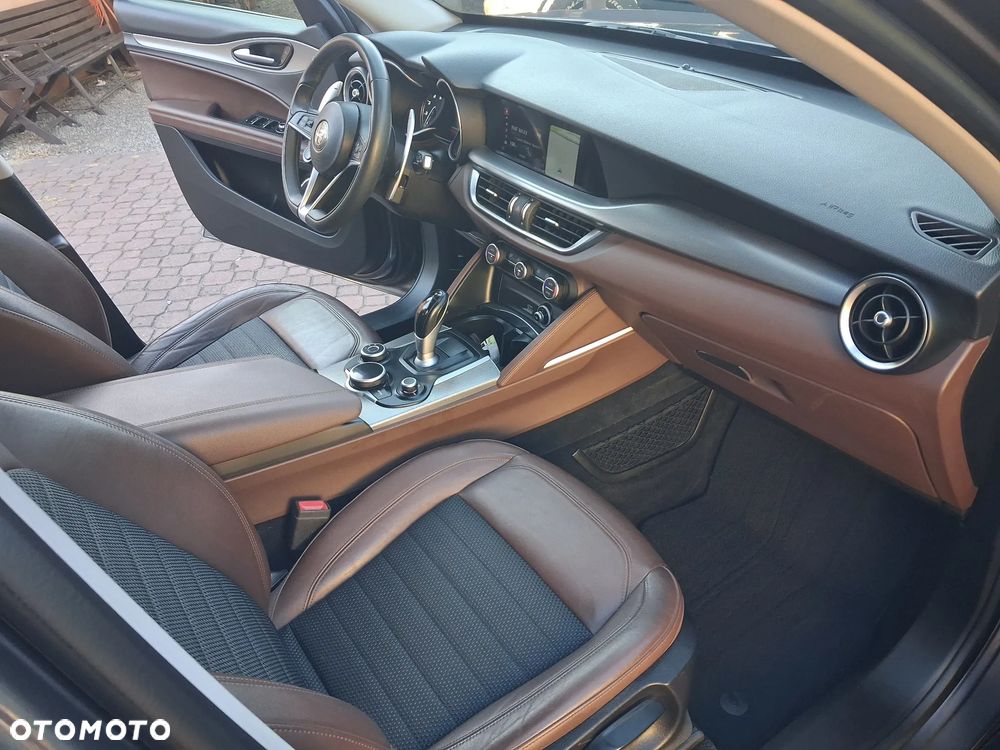Alfa Romeo Stelvio 2.0 Turbo 16V AT8-Q4 Super - 18