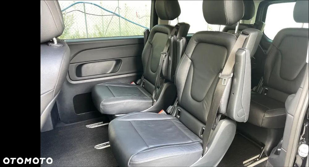 Mercedes-Benz Klasa V - 12