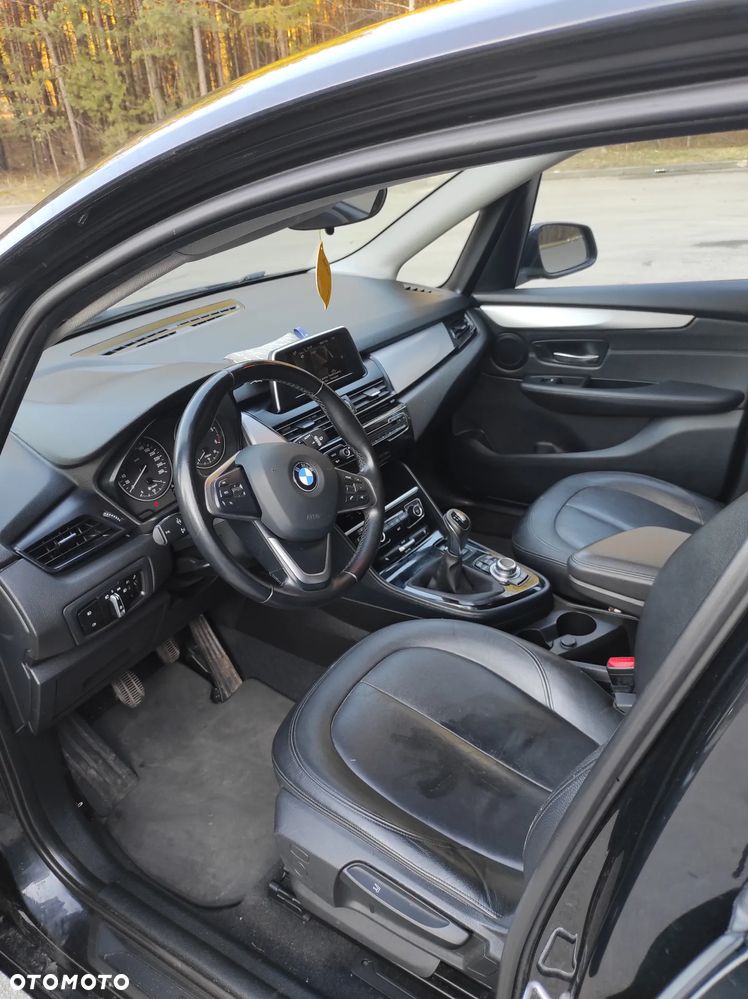 BMW Seria 2 218d - 21