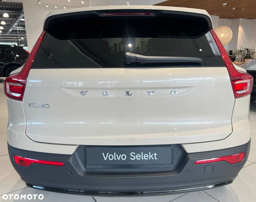 Volvo XC 40 B4 AWD Ultimate Dark - 11