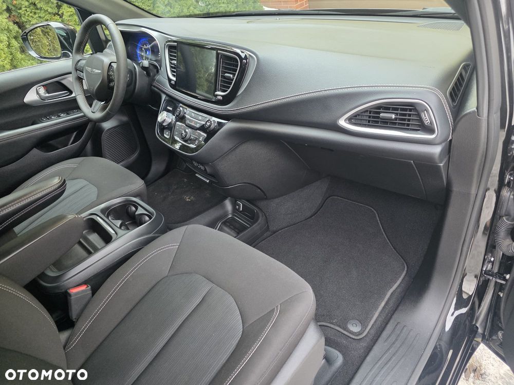 Chrysler Pacifica - 14