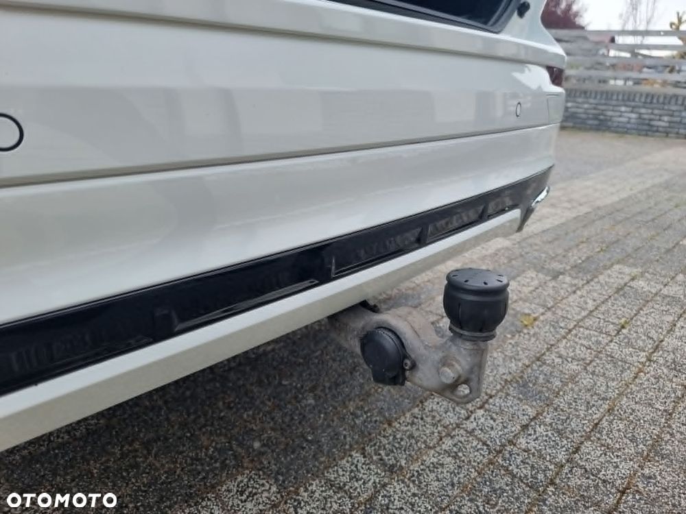 Volvo XC 60 B4 D AWD R-Design - 11