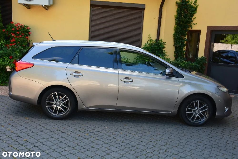Toyota Auris 1.6 Premium Comfort MS - 17