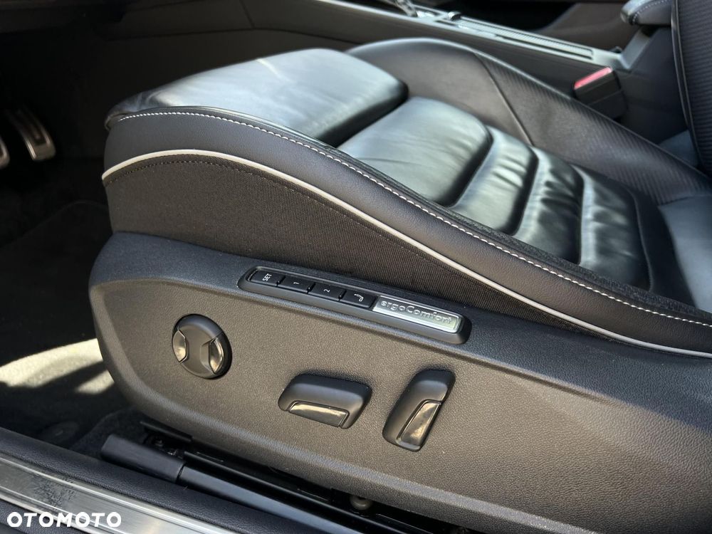 Volkswagen Arteon 2.0 TDI SCR 4Motion DSG R-Line - 23