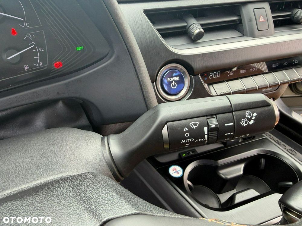 Lexus UX - 31