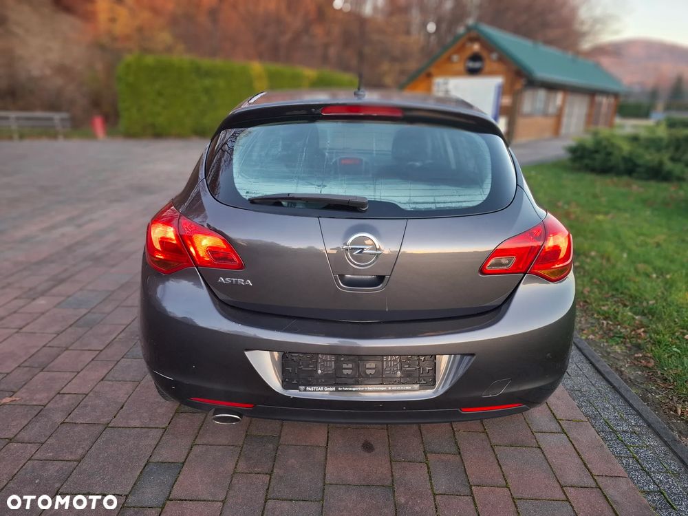 Opel Astra 1.4 Turbo 150 Jahre - 4