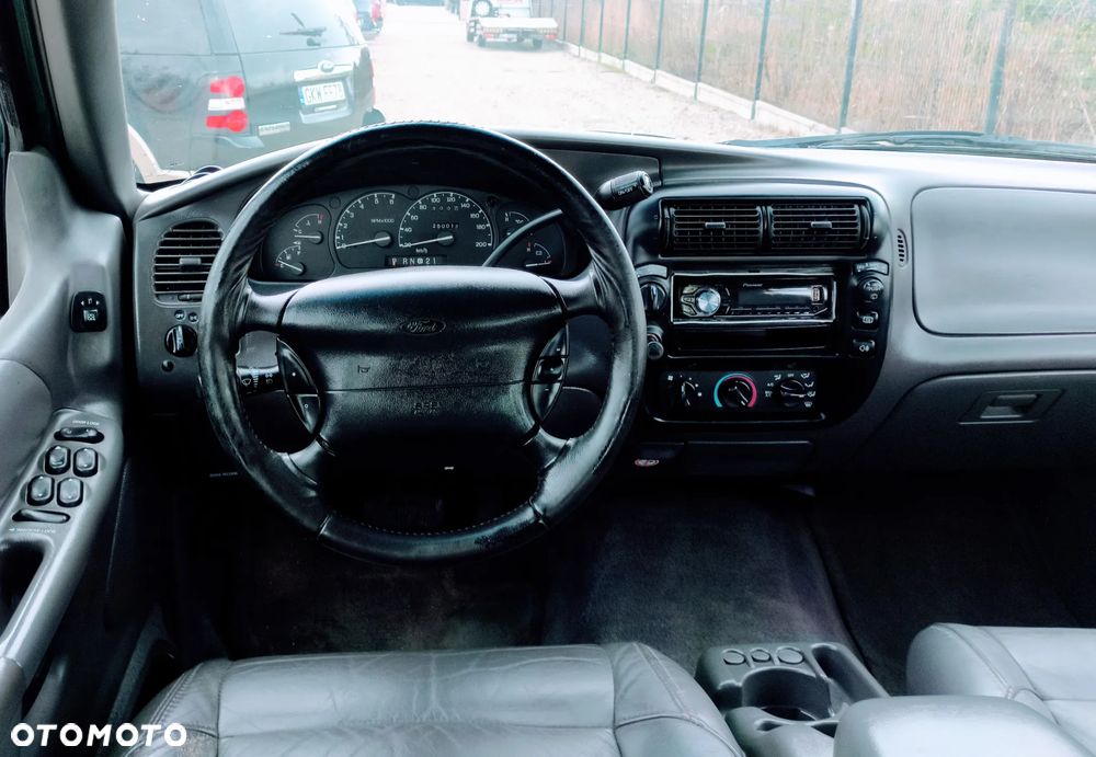 Ford Explorer 4.0 - 5