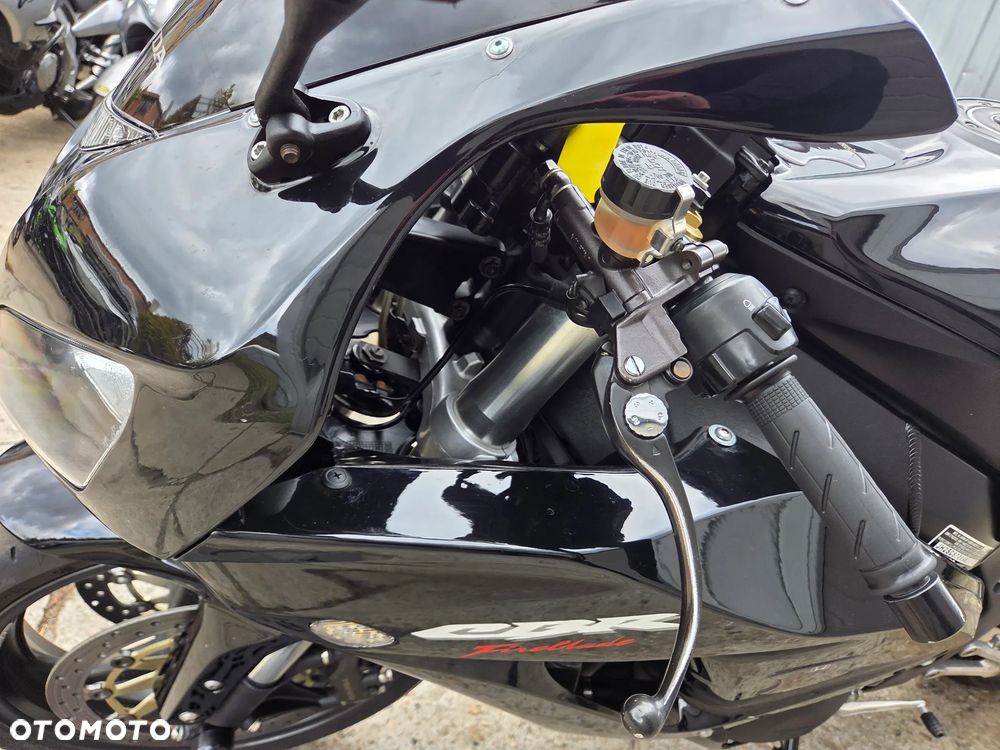 Honda CBR - 33