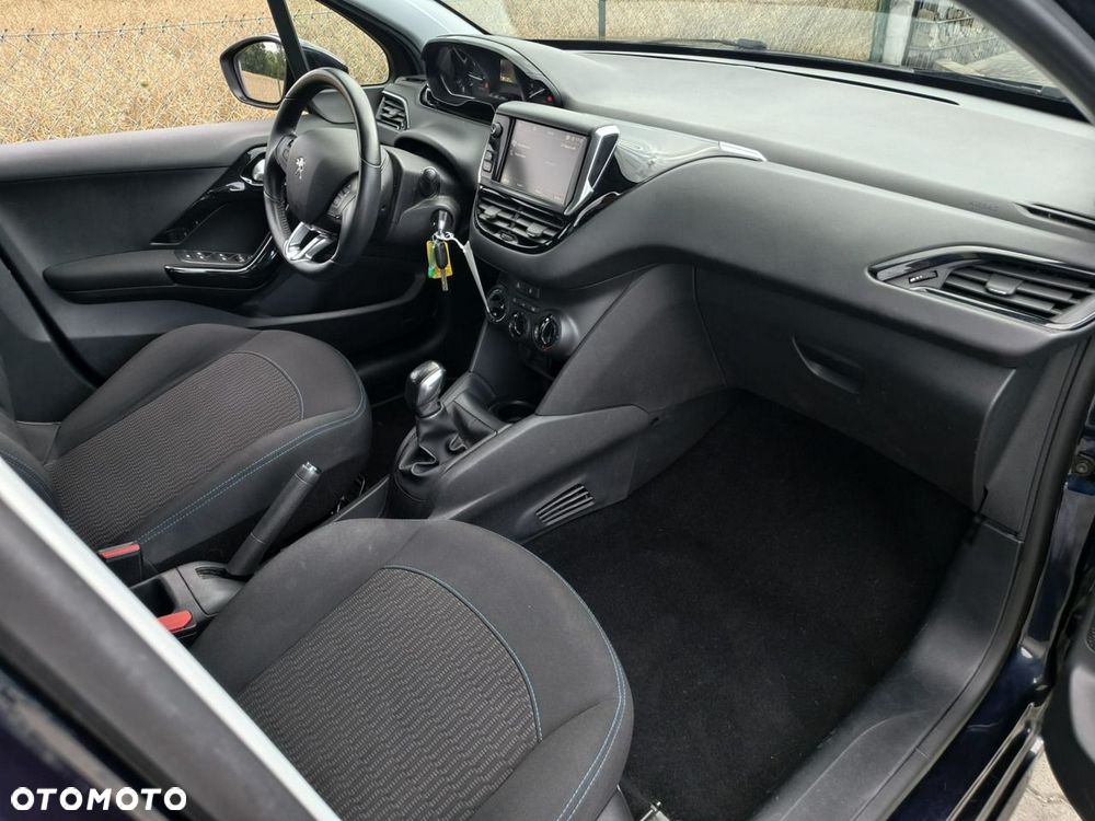 Peugeot 208 - 14