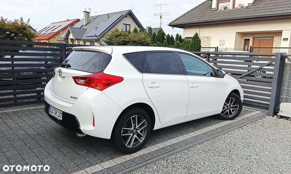 Toyota Auris 1.6 Premium MS - 9