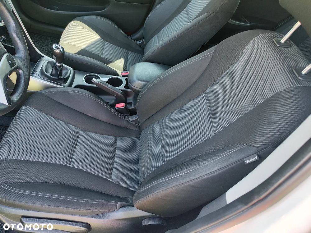 Hyundai i30 1.6 CRDi Fifa World Cup Edition - 5