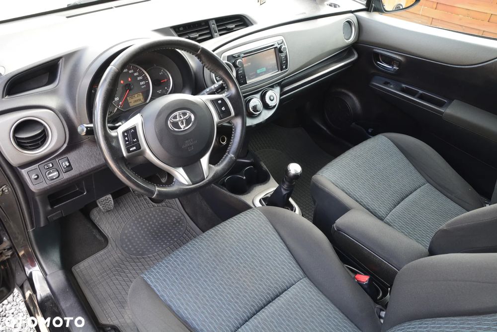 Toyota Yaris 1.0 Premium - 35