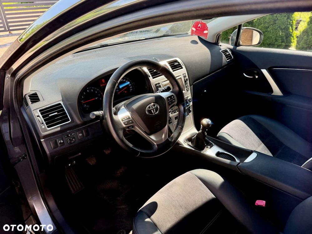Toyota Avensis 1.8 Premium - 12