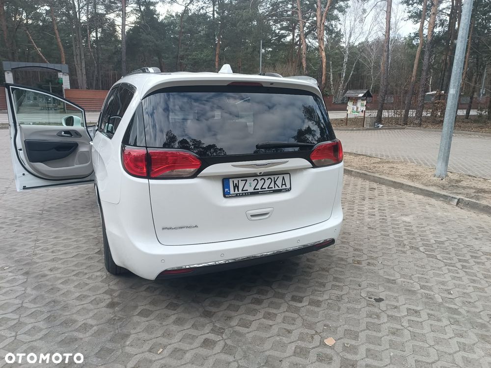 Chrysler Pacifica - 4